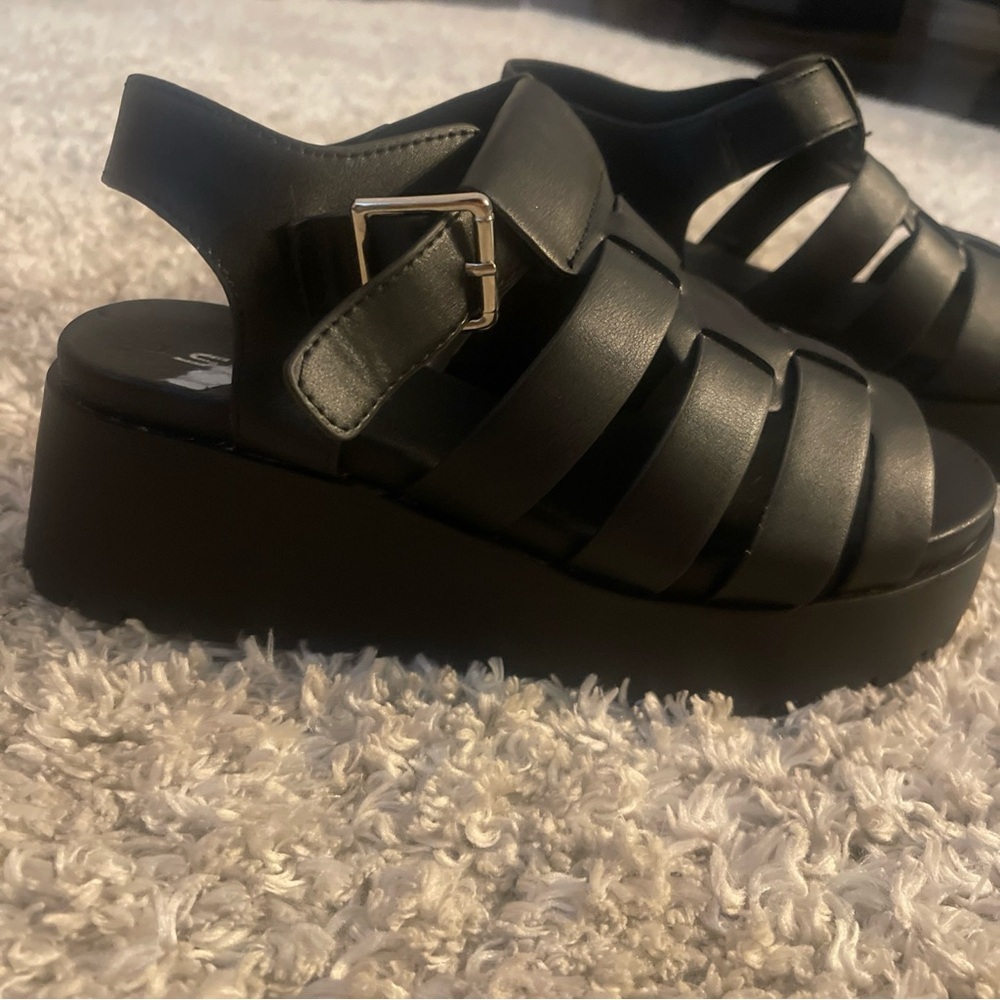 Soda fisherman woman’s platform sandals size 7 never worn